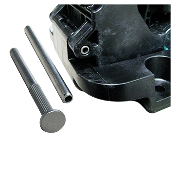 Solução anterior: Pinos sólidos com cabeça (esquerda)<br> Solução atual: Pinos elásticos espirais da SPIROL (à direita)